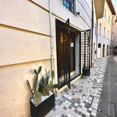 La Piazzetta In Centro Foligno